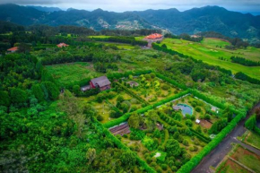 Seaside golf chalet retreat with 10000 square meter garden